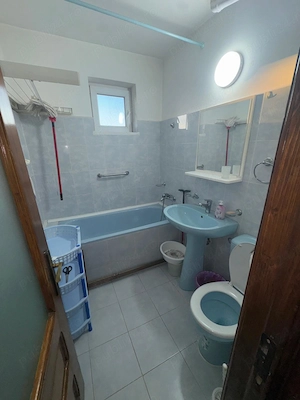  vand apartament 3 camere ,zona centrala ,et.2,dec - imagine 11