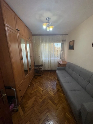  vand apartament 3 camere ,zona centrala ,et.2,dec - imagine 2
