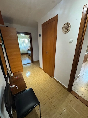  vand apartament 3 camere ,zona centrala ,et.2,dec - imagine 3