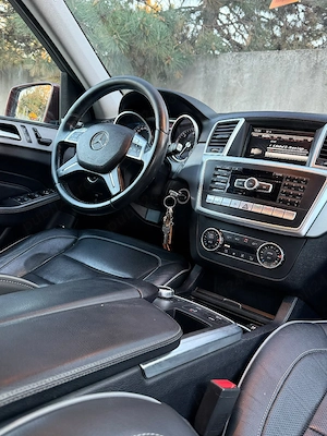 Vând MERCEDES-BENZ ML   Full Option! An fabricatie 2013 - imagine 8