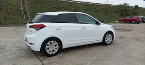 Vând Hyundai i20 Comfort, MPI 84 CP, an fabricație 2016, cu instalatie GPL, culoare albă, 127.000 km - imagine 3