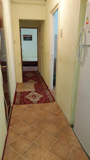 Apart 2 camere decomandate, etaj 1, centrala termica, balcon inchis, zona Scoala 2 - imagine 7