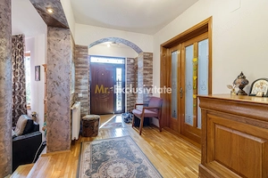 Vilă individuală cu 5 camere, piscină și curte generoasă | Mogoșoaia - imagine 6