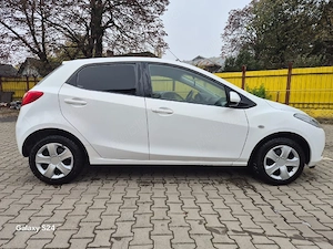 Mazda 2 Mazda 2 (2010)   1.3 Benzină   Proprietar   Stare Excelentă   Navigație - imagine 2