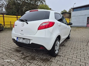 Mazda 2 Mazda 2 (2010)   1.3 Benzină   Proprietar   Stare Excelentă   Navigație - imagine 3