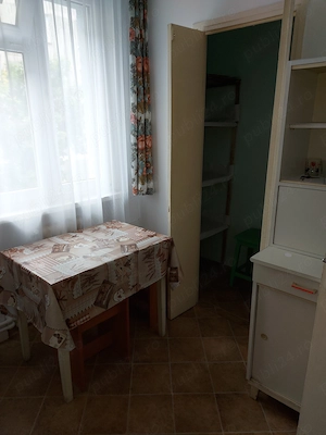 Apart 2 camere decomandate, etaj 1, centrala termica, balcon inchis, zona Scoala 2 - imagine 4