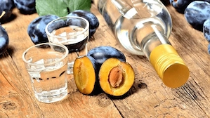 vând țuică de prune 100%naturala