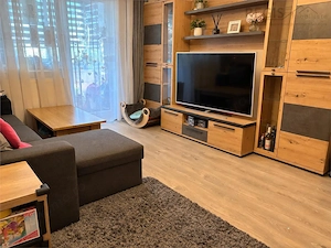 Apartament cu 3 camere, balcon, boxa si parcare concesionata