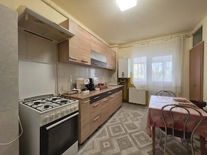 Apartament cu 3 camere, 80 m², două băi, două balcoane, garaj și beci – Săsar - imagine 3