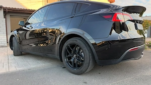 Tesla Model Y   Long Range AWD - imagine 3