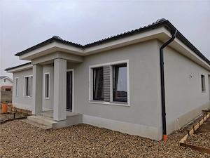 CASA INDIVIDUALA - 640 MP TEREN - 28 MP FRONT STRADAL