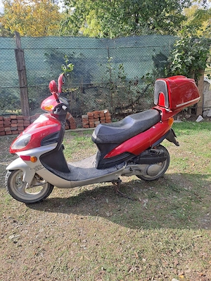 Vând Scuter 125cc   Roșu | Înmatriculat, acte complete la zi (necesită ITP Asigurare) - imagine 3