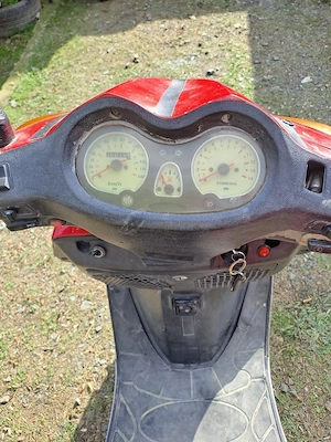 Vând Scuter 125cc   Roșu | Înmatriculat, acte complete la zi (necesită ITP Asigurare) - imagine 4