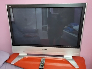 Vand tv Panasonic in stare foarte bună.