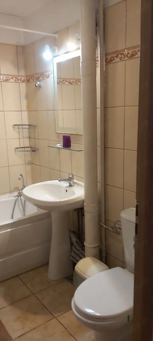 Persoana fizica, închiriez apartament 3 camere decomandate, etajul 2 4 zona centraArcu -Râpa galbena - imagine 3