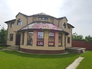 Vilă individuală cu arhitectură elegantă și grădină generoasă | 5 came