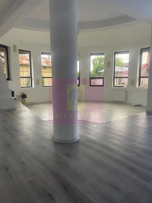 Vilă individuală cu arhitectură elegantă și grădină generoasă | 5 came - imagine 7