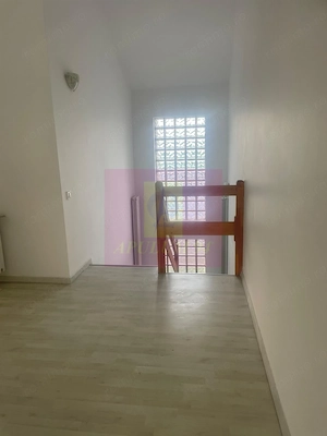 Vilă individuală cu arhitectură elegantă și grădină generoasă | 5 came - imagine 15