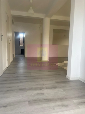 Vilă individuală cu arhitectură elegantă și grădină generoasă | 5 came - imagine 6