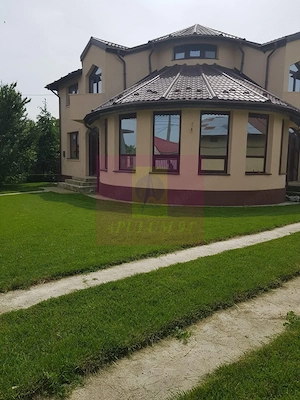 Vilă individuală cu arhitectură elegantă și grădină generoasă | 5 came - imagine 4