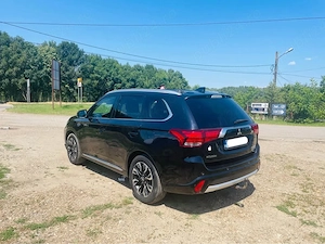 Mitsubishi Outlander PHEV 4x4 - imagine 4