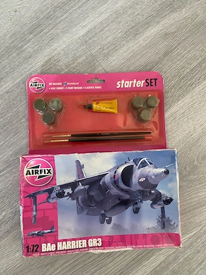 Kit macheta avion: Airfix BAe Harrier GR3 Starter Set, scara 1:72   sigilat, original