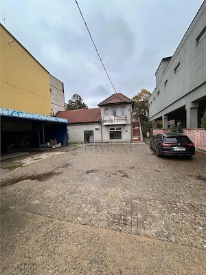 Casa de locuit cu spatiu comercial la parter si spalatorie auto 960 mp - imagine 2