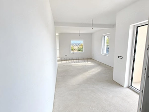 DUPLEX IN ZONA DE TOP - FOARTE SPATIOS - CURTE AMENAJATA - imagine 3