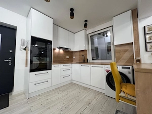 Apartament cu 2 camere complet renovat - Piața 1 Decembrie 