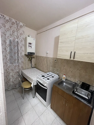 Zona Complexului Studențesc - de închiriat apartament cu o cameră cu centrală proprie la parte 250 E - imagine 13