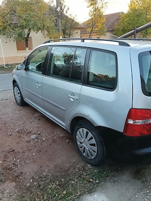 Volkswagen Touran 2.0 TDI - imagine 4