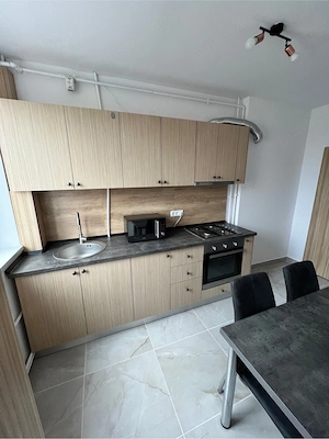 Proprietar închiriez apartament 2 camere, zona centrală în apropierea facultății de mecanica. - imagine 4
