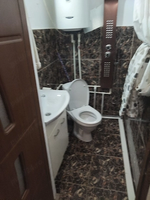 Garsonieră mobilată de închiriat în Plopeni   centrală proprie și grădiniță proprie   1.000 lei - imagine 5