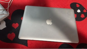 vând macbook pro in stare foarte buna de functionare