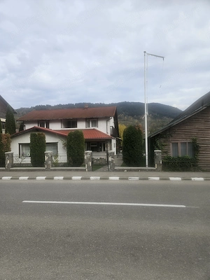 Vind pensiune 496 mp9 dormitoare,10 bai 3 living 3 bucat garaj camera.tehnica gratar foisor heleste 