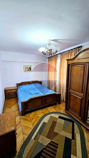 Apartament cu 3 camere de închiriat în zona Precista