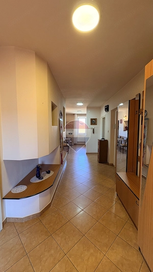 Apartament spațios la ultimul nivel, cu vedere la centrul Mediașului - imagine 7