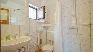 Comision 0 %! Pensiune cu 12 camere de vânzare, str. De Mijloc! - imagine 8