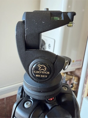 Trepied Manfrotto 190X3 + cap fluid Giottos MH501 