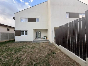 1/2 Duplex cu 4 camere - zona linistita in Giarmata Mare - imagine 2