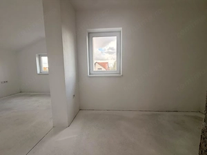 1/2 Duplex cu 4 camere - zona linistita in Giarmata Mare - imagine 8