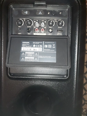 Vând boxă portabilă Samsung 160w la prețul de 600lei,ușor negociabil 