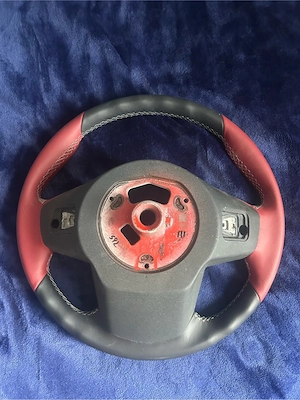 Volan auto sport retapițat piele neagră și roșie – 3 spițe - imagine 5