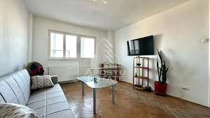 Apartament de vanzare cu 3 camere si boxa, decomandat, zona Dacia