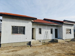 Duplex pe plan - canalizare - bucatarie inchisa - 3 bai - imagine 2