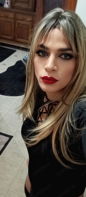   Transexuală tânără 25ani  începătoare și Web
