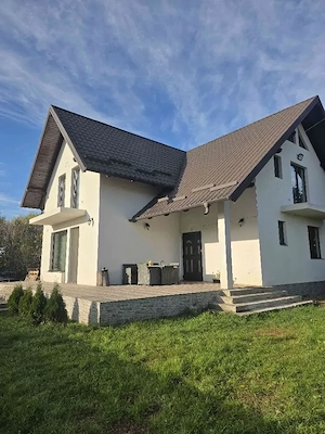 Casă spațioasă cu 4 dormitoare și livadă bogată, ultracentral în Zvoriștea - imagine 2