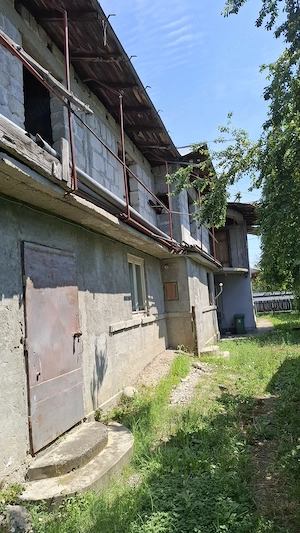 Vand casa parter si etaj, teren aferent aprox. 2300 mp - imagine 3