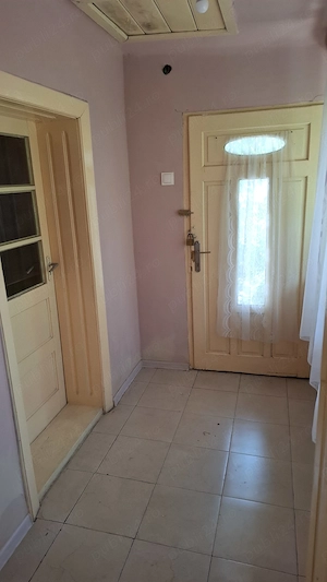 Vand casa parter si etaj, teren aferent aprox. 2300 mp - imagine 5