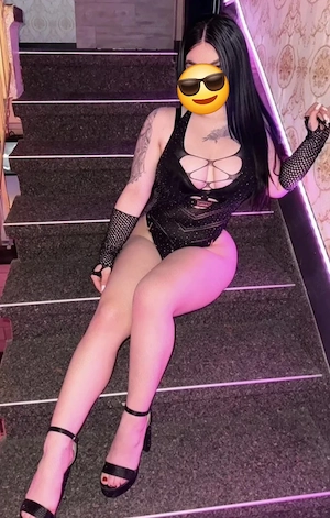Yasmin ,unguroica noua la tine ,si deplsari !